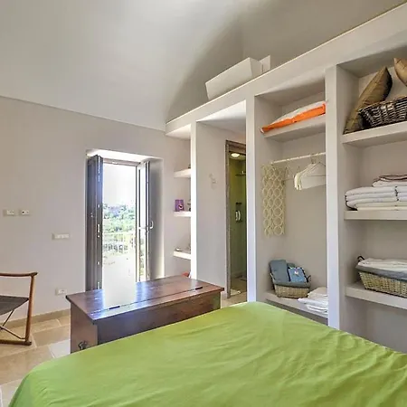 Sleeps 4 Air Con Wifi