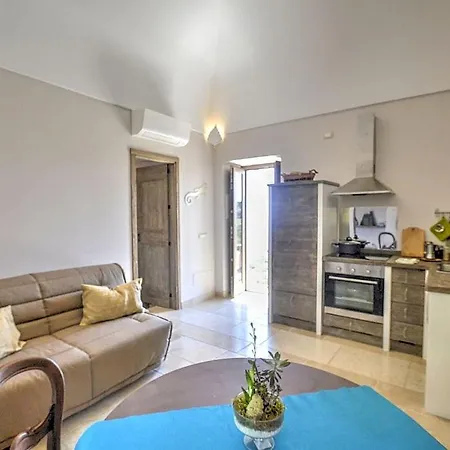 Sleeps 4 Air Con Wifi